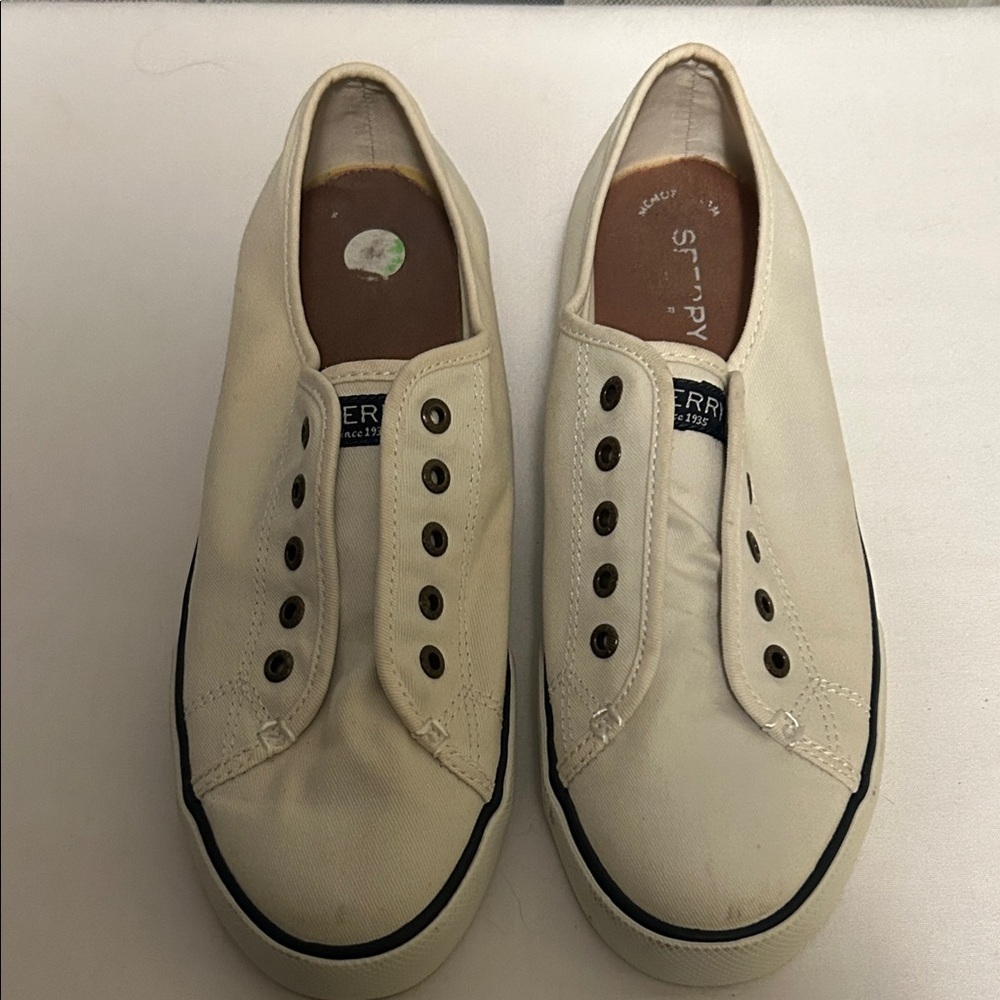 Sperry women’s White Canvas Sneakers